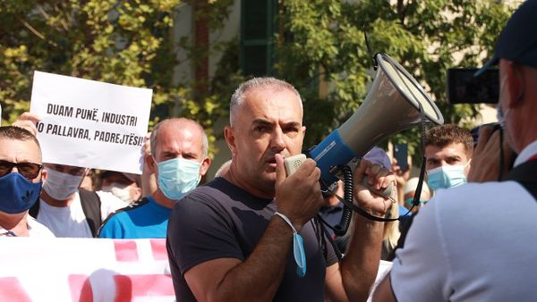 Sa persona u lënduan në protestën përballë Kuvendit?