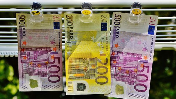 Si u përdor një pensioniste 70-vjeçare për faturime fiktive IT?