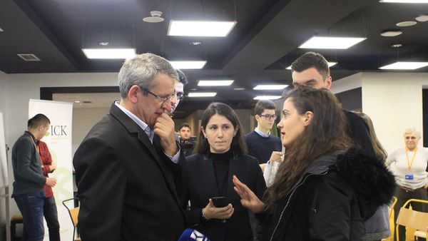 Si po ndikojnë pronarët e mediave në linjën editoriale?