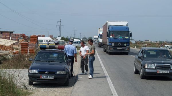 Tre të arrestuar në Shkodër me armë dhe kokainë