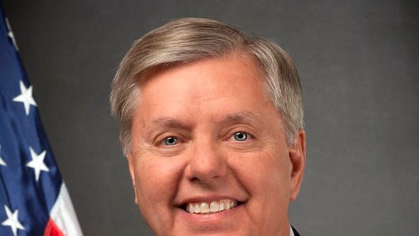 Trump ofron Tic Tac në funeralin e Lindsey Graham