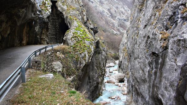 Gryka e thellë e Rugovës në malësinë e Pejës