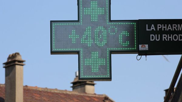 Vapa mbi 40 gradë godet më rëndë gratë — shkak luhatjet hormonale