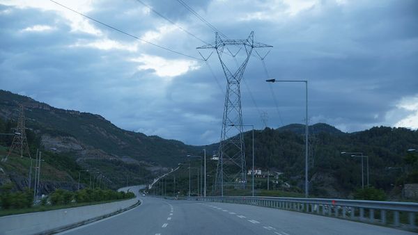 Vera shkrin fitimet e dimrit të KESH-it — 41.5 milionë euro importi i energjisë