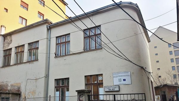 Yll Limani dhuron instrumente për Shkollën e Muzikës "Prenk Jakova"