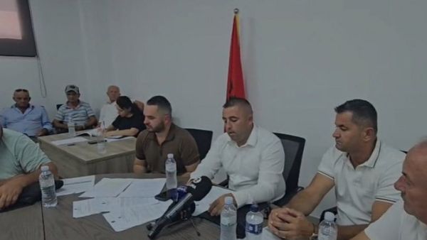 Këshilli Bashkiak i Selenicës voton kundër bashkimit me Vlorën
