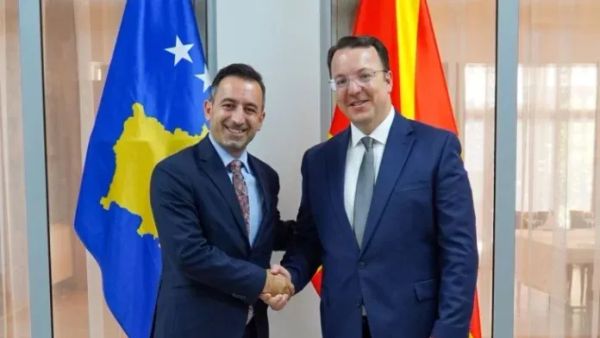 Maqedonia e Veriut dhe Kosova synojnë rikthimin e linjës hekurudhore dhe pikën e përbas…
