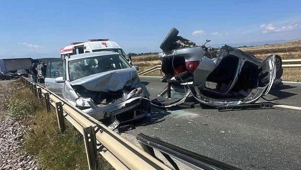 Shtatë të lënduar nga aksidenti mes tri veturave në Malishevë