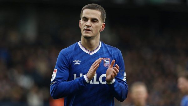 Birmingham City zyrtarizon ofertën për Anis Mehmetin