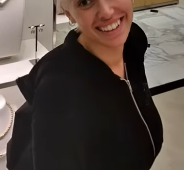 Bianca Censori drejton videoklipin e ri të Kanye West
