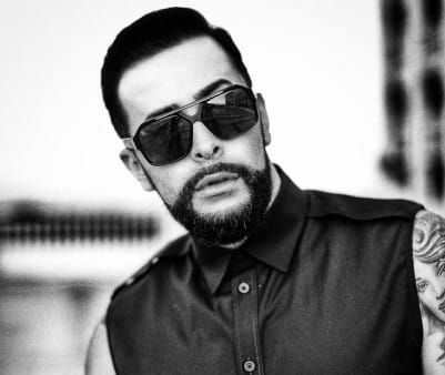 Getoar Selimi ndan me ndjekësit një foto me vajzën
