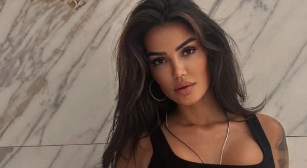 Morena Taraku mahnit me fotosesionin e ri, shfaqet në superformë