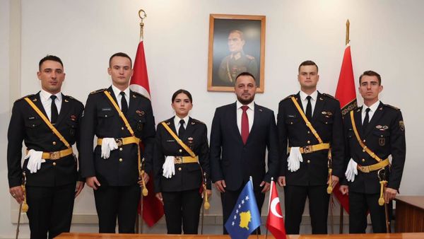 Pesë kadetë kosovarë diplomojnë në Akademinë Ushtarake të Turqisë