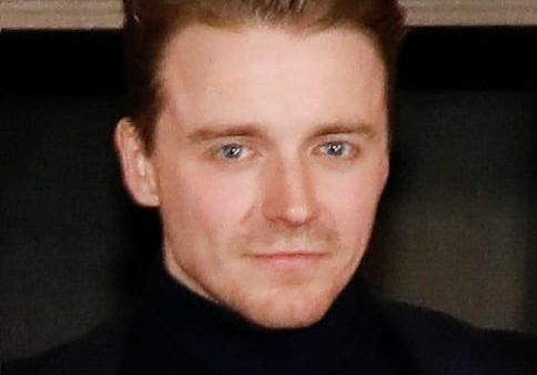 Jack Lowden renditet si favoriti kryesor për rolin e ri të James Bondit