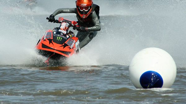 Përplasen dy Jet Ski në liqenin e Kukësit, dy persona në spital