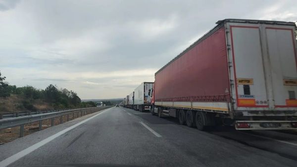 Qeveria kërkon zgjidhje dypalëshe për transportuesit pas vendosjes së sistemit EES