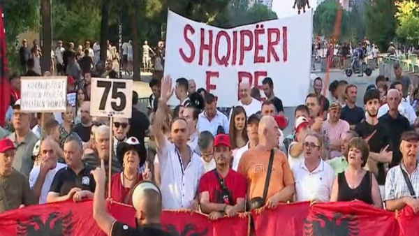 Protesta në Tiranë shënon ditën e 75-të