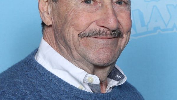 Vdes aktori i zërit Peter Cullen, zëri i Optimus Prime dhe Eeyore