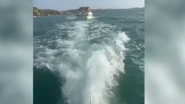 Policia shpëton tetë persona pasi skafi pëson defekt në det