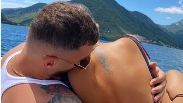Romeo Veshaj dhe Jonida Maliqi bashkë në det me mesazh paqeje
