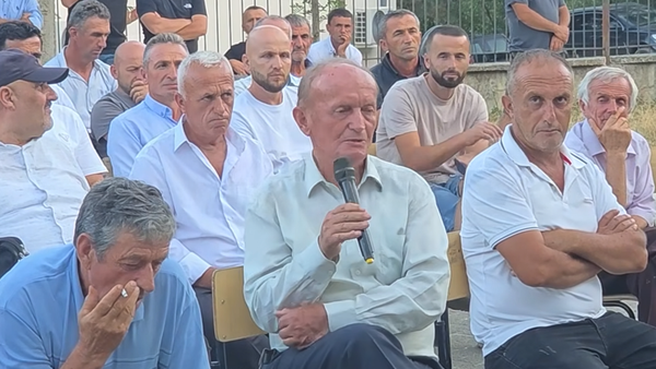 Banorët e Klosit kundër reformës administrative dhe shkrirjes