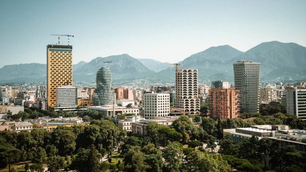 Tirana kryeson renditjen evropiane për udhëtime të përballueshme