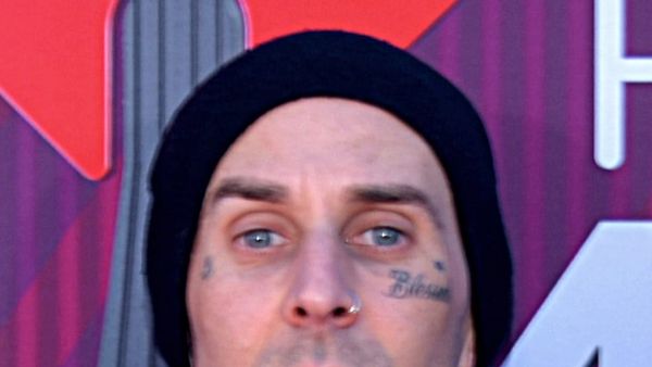 Travis Barker tregon sekretin e martesës me Kourtney Kardashian
