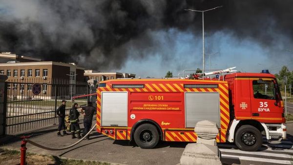 Bilanc tragjik, dhjetëra të vrarë pas sulmit rus me dron pranë Kievit