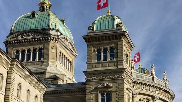 Zvicra vendos për neutralitetin, ushqimin dhe taksat në referendumet e shtatorit