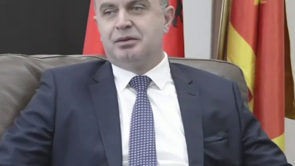 Agron Dedivanaj bashkon shqiptarët në Triesh