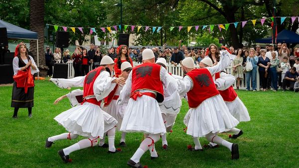 Ansambli “Deçani” fiton çmimin e parë në Festivalin “Pushka e Parë e Lirisë” në Podujevë