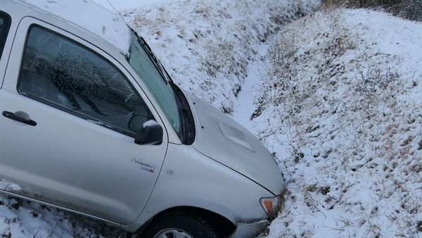 Audi përfundon në nënkalim në Kolonjë — shoferi plagoset lehtë