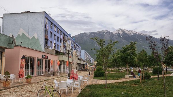 Autobus me pushues nga Kosova sulmohet me gurë në Kukës