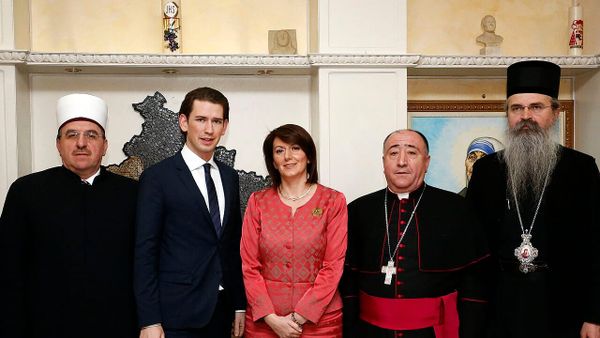Sebastian Kurz with Atifete Jahjaga and religious leaders January 2015