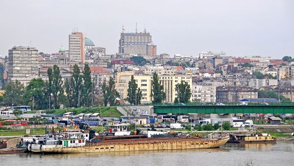 Buzukja humb në Beograd pas ndalimi të dyshimtë të gjyqtarit