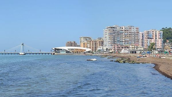 Durrës beach (by Pudelek)