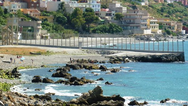 Policia marokene arreston 111 persona pranë Ceutës