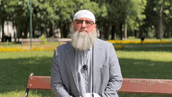 Predikuesi islam Elvedin Peziq shoqërohet nga Policia e Kosovës