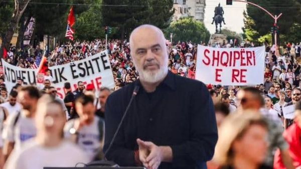 Flamuj të protestojnë në Shqipëri me sloganin “Rama n’burg, Berisha n’burg”