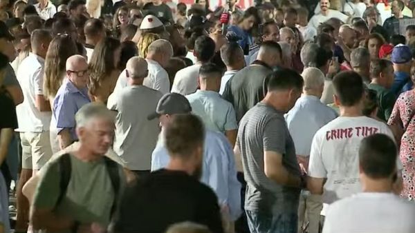 Diaspora bashkohet në protestën e 75‑të, marchimi niset nga Stacioni i Trenit