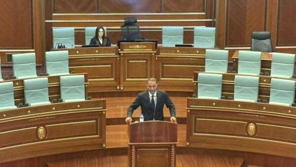 Haradinaj: Kurti kërkon 'viktimë' për krizën, Aleanca paralajmëron protesta