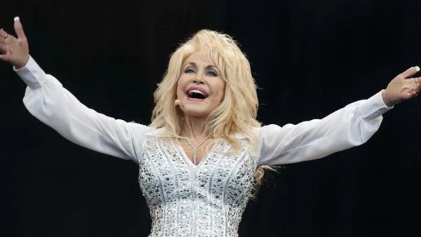 Dolly Parton ka tatuazhe të fshehura për të mbuluar shenjat e plagëve