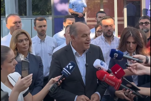 Enver Hoxhaj i kërkon Albin Kurtit të lirojë zyrën e kryeministrit