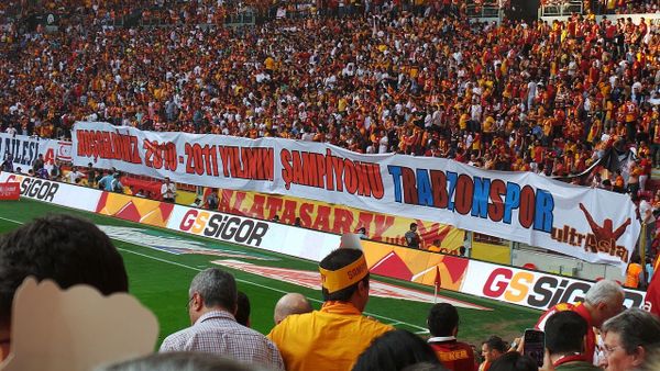 Ernest Muçi jep numrin 10 Salahut te Trabzonspor