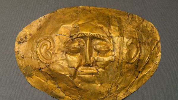 Mycene gold mask 1 NAMA Athens Greece