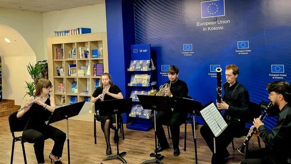 Orkestra Rinore e Ballkanit Perëndimor sjell muzikë në të dy anët e Ibrit