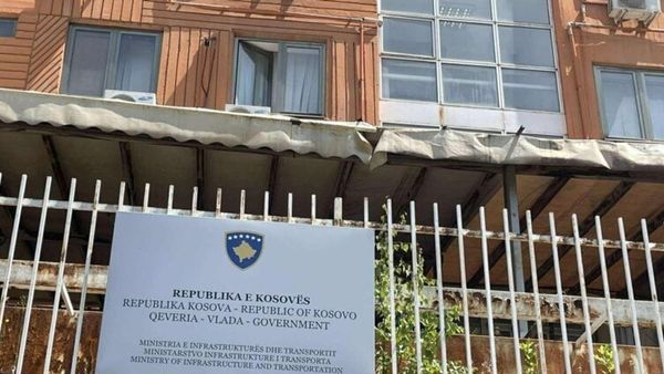 Pezullohen zyrtarët e Ministrisë së Infrastrukturës për keqpërdorim tenderi