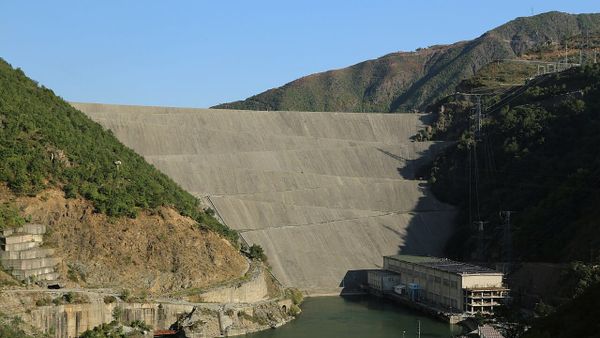 KESH blen 41.5 milionë euro energji — bie niveli i Fierzës