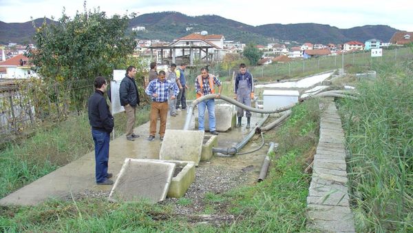 Pumping of settled sludge (5545916143)