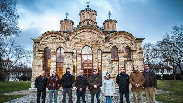 Arnaud Gouillon with volunteers of "Solidarity for Kosovo" in front of the Grača